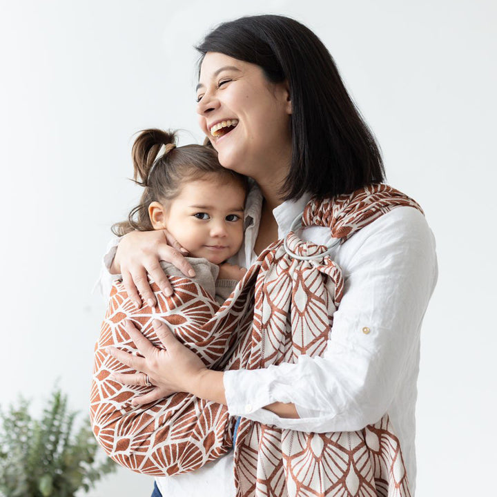מנשא טבעות פיזיולוגי  Neko Ring Sling | סלוניקי חום image 4