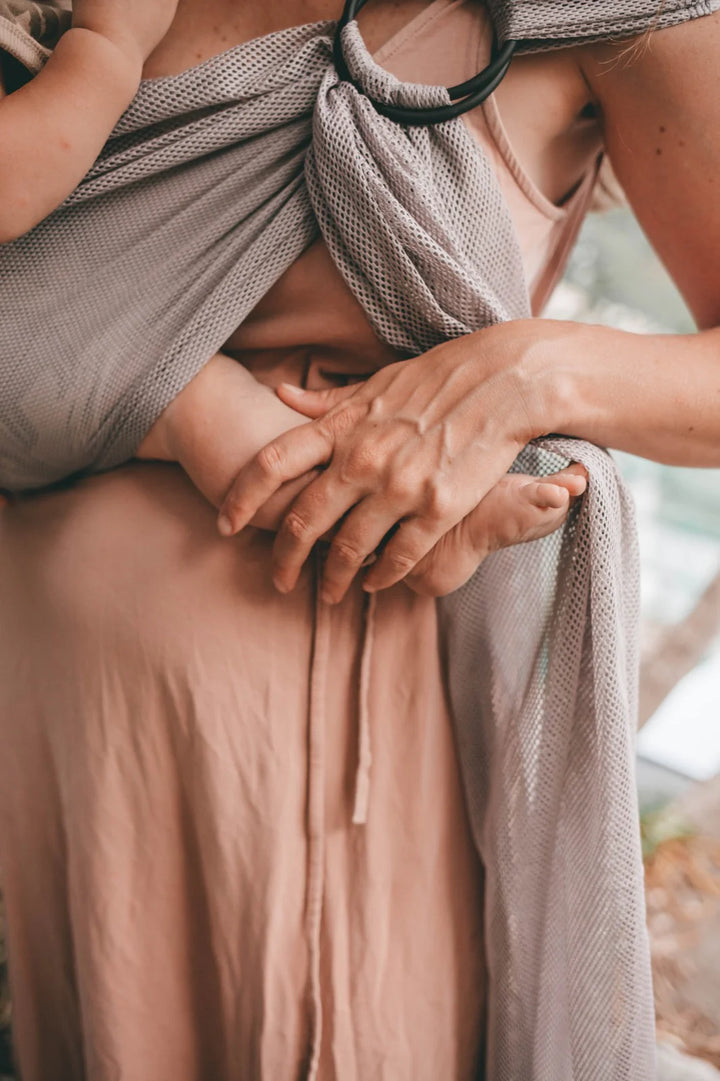 אפור | Neko Ring Sling מנשא טבעות לרחצה